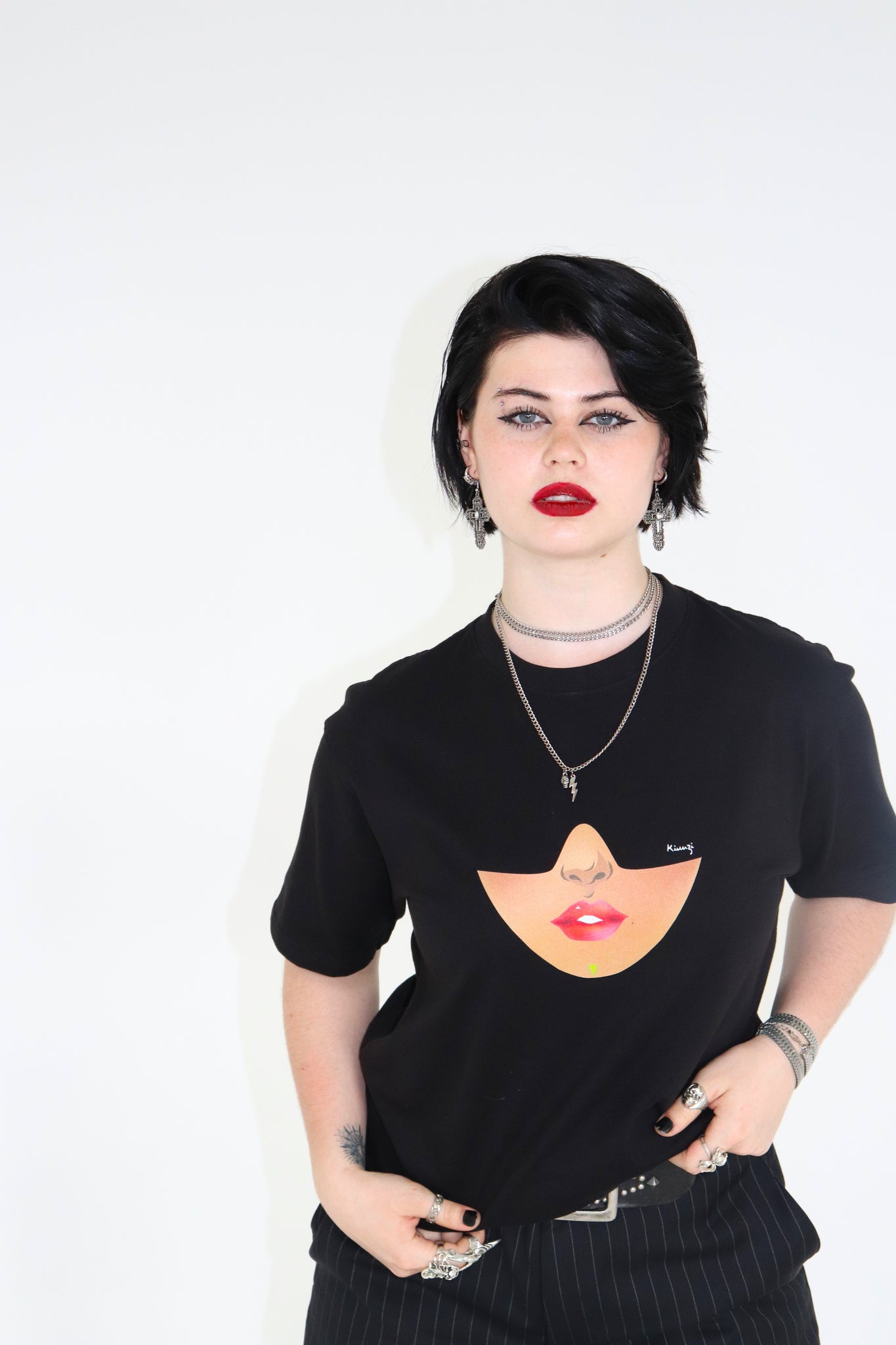 Carnelian lipstick tee